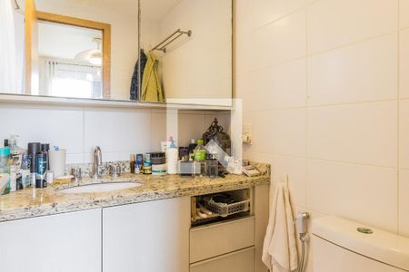 Banheiro da Suite de apartamento à venda com 2 quartos, 107m² em Passo D’areia, Porto Alegre