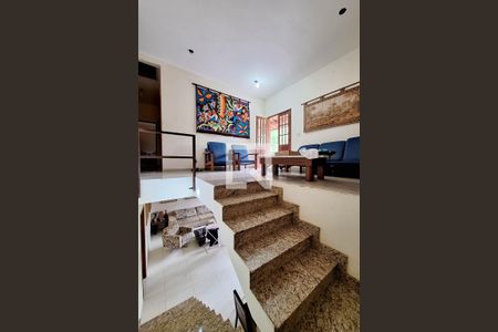 Escada de casa para alugar com 5 quartos, 350m² em Engenho do Mato, Niterói