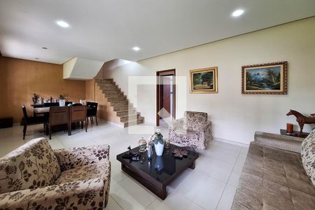 Sala 1 de casa à venda com 5 quartos, 350m² em Engenho do Mato, Niterói