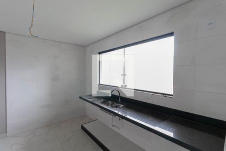 Cozinha e Área de Serviço de casa à venda com 3 quartos, 170m² em Planalto, Belo Horizonte