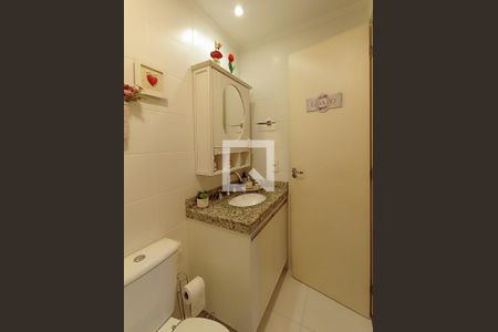 Banheiro suite  de apartamento à venda com 2 quartos, 52m² em Teresópolis, Porto Alegre