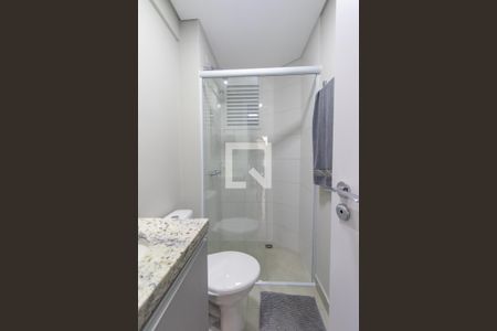 Banheiro da Suite de apartamento para alugar com 1 quarto, 38m² em Centro, Curitiba