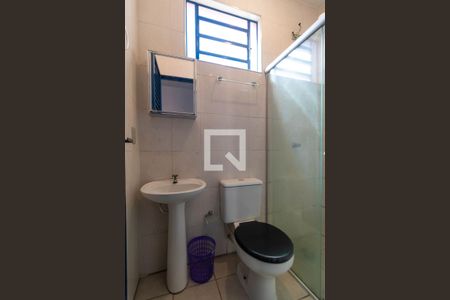 Banheiro de kitnet/studio para alugar com 1 quarto, 30m² em Cidade Universitária, Campinas