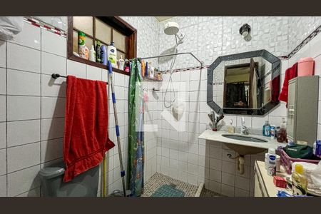 Banheiro de casa à venda com 2 quartos, 114m² em Itaipu, Niterói