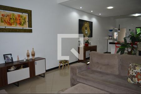 Sala  de casa à venda com 3 quartos, 190m² em Santa Helena, Contagem