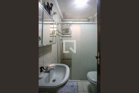 Banheiro de casa à venda com 7 quartos, 250m² em Taboão, Diadema