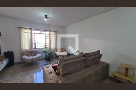 Casa à venda com 90m², 3 quartos e 2 vagasSala