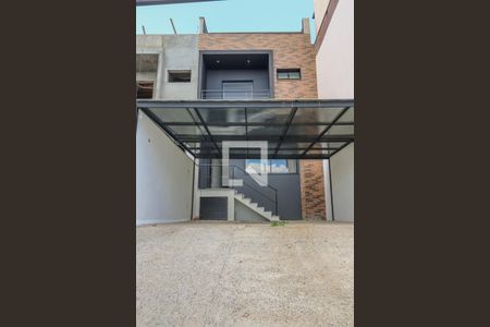 Casa à venda com 210m², 3 quartos e 4 vagas Casa à venda com 210m², 3 quartos e 4 vagasFachada