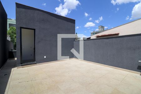 Casa à venda com 210m², 3 quartos e 4 vagas Casa à venda com 210m², 3 quartos e 4 vagasTerraço frente