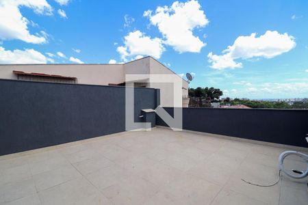 Casa à venda com 210m², 3 quartos e 4 vagas Casa à venda com 210m², 3 quartos e 4 vagasTerraço frente