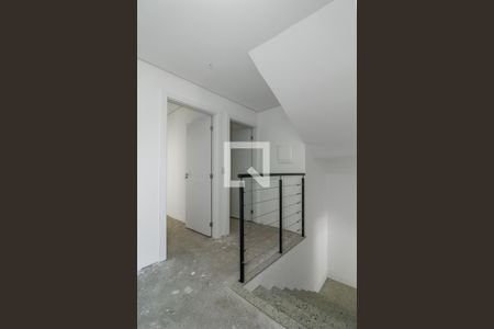 Casa à venda com 210m², 3 quartos e 4 vagas Casa à venda com 210m², 3 quartos e 4 vagasEscada corredor quartos