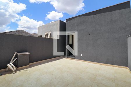 Casa à venda com 210m², 3 quartos e 4 vagas Casa à venda com 210m², 3 quartos e 4 vagasTerraço frente