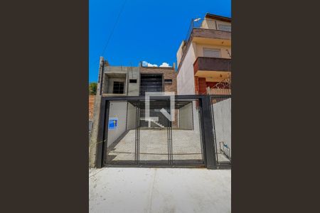 Casa à venda com 210m², 3 quartos e 4 vagas Casa à venda com 210m², 3 quartos e 4 vagasFachada