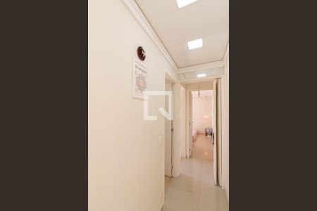 Corredor de apartamento para alugar com 3 quartos, 56m² em Jardim Cocaia, Guarulhos