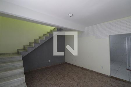 Sala de casa de condomínio para alugar com 3 quartos, 150m² em Galo Branco, São Gonçalo