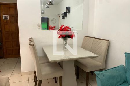 Sala de apartamento para alugar com 2 quartos, 77m² em Guilhermina, Praia Grande