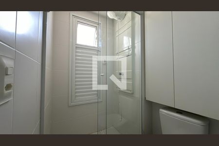 Banheiro de apartamento para alugar com 1 quarto, 17m² em Rebouças, Curitiba