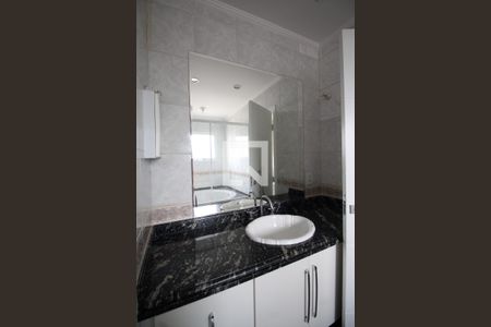 Apartamento para alugar com 264m², 4 quartos e 4 vagas Apartamento para alugar com 264m², 4 quartos e 4 vagasBanheiro da Suíte 2