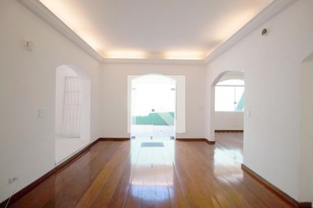 Sala de casa para alugar com 4 quartos, 400m² em Sumaré, São Paulo