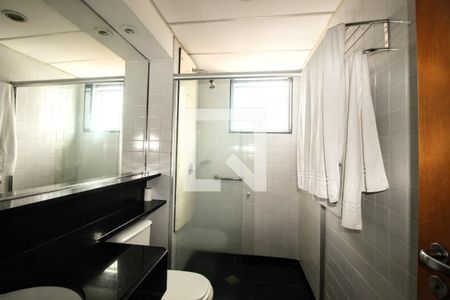 Banheiro de apartamento à venda com 1 quarto, 25m² em Santo Agostinho, Belo Horizonte