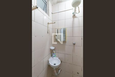 Banheiro de apartamento para alugar com 1 quarto, 40m² em Ipiranga, Belo Horizonte