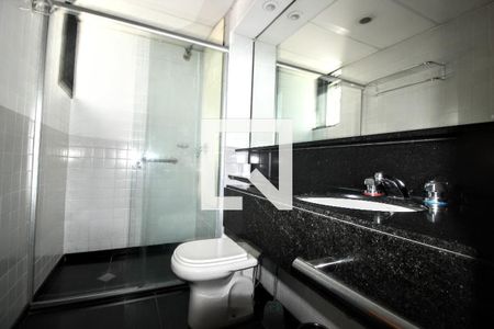 Banheiro de apartamento à venda com 1 quarto, 26m² em Santo Agostinho, Belo Horizonte