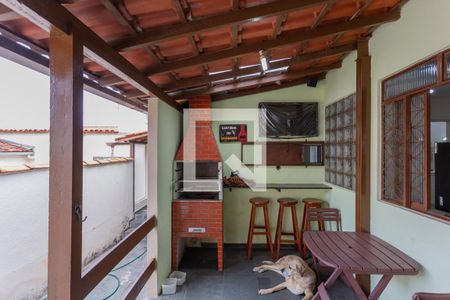 Casa à venda com 76m², 2 quartos e 4 vagas Casa à venda com 76m², 2 quartos e 4 vagasVaranda