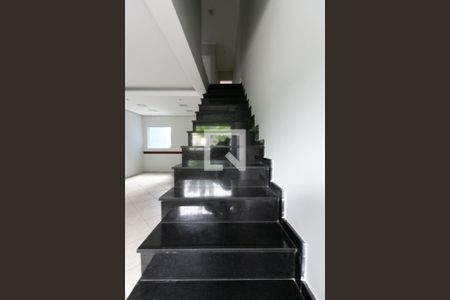 Escada de casa à venda com 3 quartos, 120m² em Vila Carmosina, São Paulo