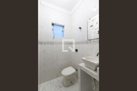 Banheiro de casa à venda com 3 quartos, 120m² em Vila Carmosina, São Paulo