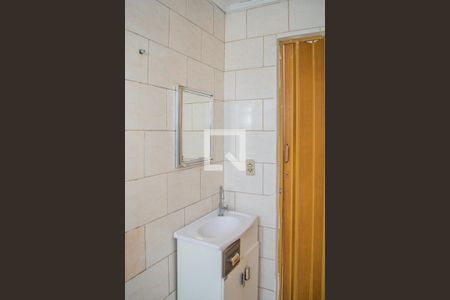 Banheiro  de apartamento para alugar com 1 quarto, 40m² em Azenha, Porto Alegre