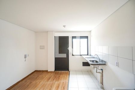 Sala e cozinha de kitnet/studio à venda com 1 quarto, 24m² em Vila Granada, São Paulo