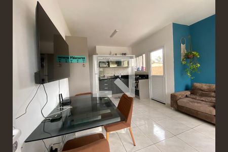 Sala de casa à venda com 2 quartos, 75m² em Olaria, Canoas