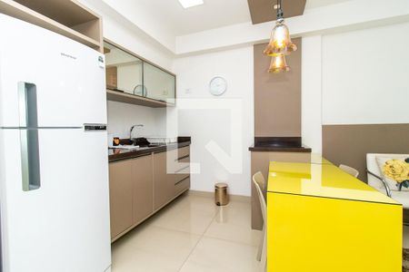 Cozinha - Armários de kitnet/studio para alugar com 1 quarto, 33m² em Centro, Curitiba