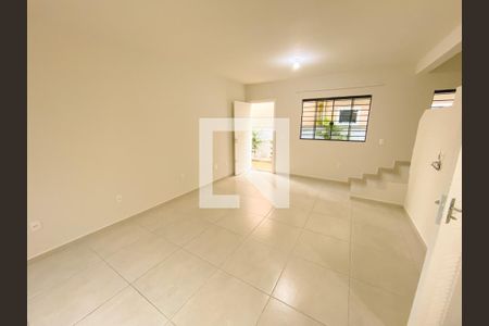 Sala de apartamento para alugar com 2 quartos, 60m² em São João do Rio Vermelho, Florianópolis