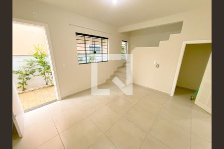 Sala de apartamento para alugar com 2 quartos, 60m² em São João do Rio Vermelho, Florianópolis