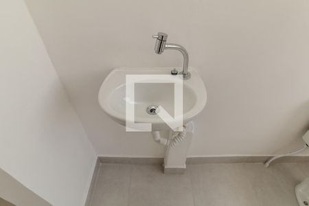 Banheiro de kitnet/studio para alugar com 1 quarto, 24m² em Santa Cecilia, São Paulo