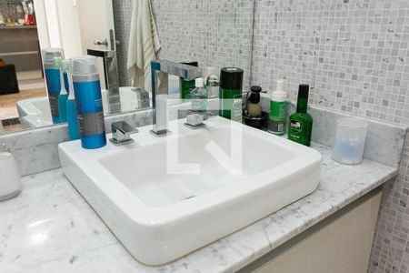 Apartamento à venda com 47m², 2 quartos e 1 vaga Apartamento à venda com 47m², 2 quartos e 1 vagaBanheiro