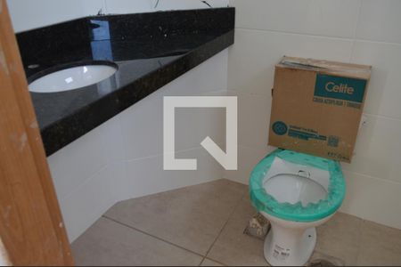 Banheiro de apartamento à venda com 2 quartos, 52m² em Linda Vista, Contagem