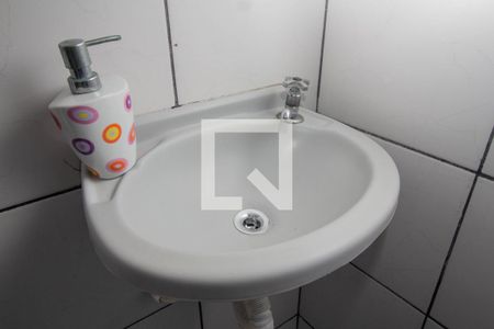 Banheiro de casa para alugar com 1 quarto, 39m² em Vila Palmeiras, São Paulo
