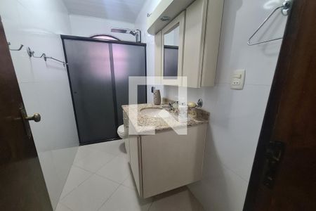 Banheiro da Suíte (casa de baixo) de casa para alugar com 3 quartos, 234m² em Vila Ema, São Paulo