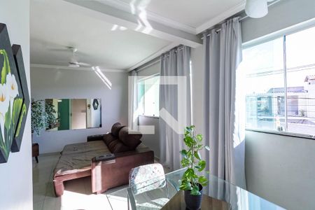 Sala  de casa à venda com 5 quartos, 206m² em Piratininga (venda Nova), Belo Horizonte