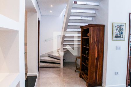 Escada de casa à venda com 3 quartos, 401m² em Vila Romana, São Paulo