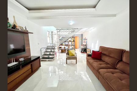 Sala de casa para alugar com 3 quartos, 125m² em Nacional, Contagem