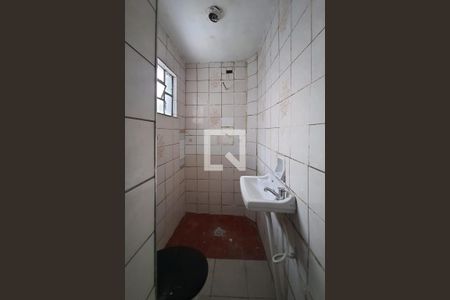 Banheiro de casa de condomínio para alugar com 1 quarto, 30m² em Vila Roque, São Paulo