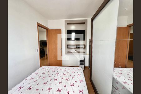 Quarto de apartamento à venda com 2 quartos, 45m² em Chácaras Cotia, Contagem