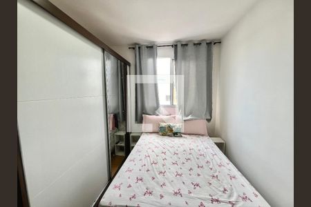 Quarto de apartamento à venda com 2 quartos, 45m² em Chácaras Cotia, Contagem