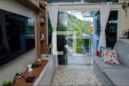 Sala de casa de condomínio à venda com 4 quartos, 320m² em Recreio dos Bandeirantes, Rio de Janeiro