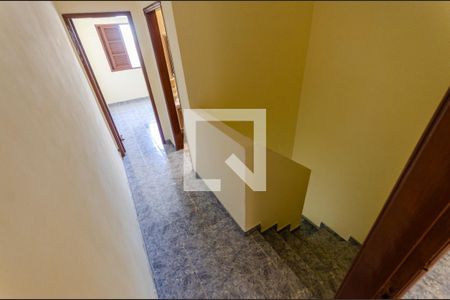 Corredor de casa para alugar com 2 quartos, 85m² em Jardim Almanara, São Paulo