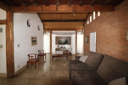 Sala de casa à venda com 4 quartos, 287m² em Santa Lúcia, Belo Horizonte