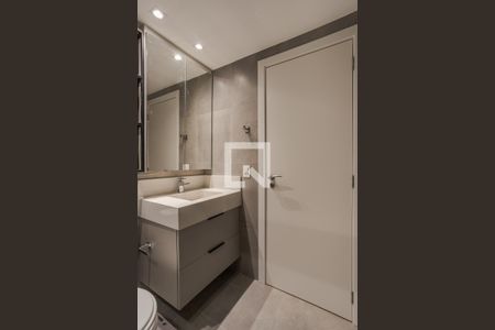 Banheiro de kitnet/studio para alugar com 1 quarto, 57m² em Mont Serrat, Porto Alegre